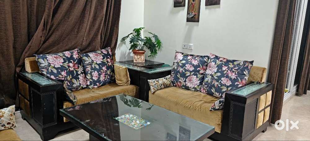 Sofa 7 seater with center table