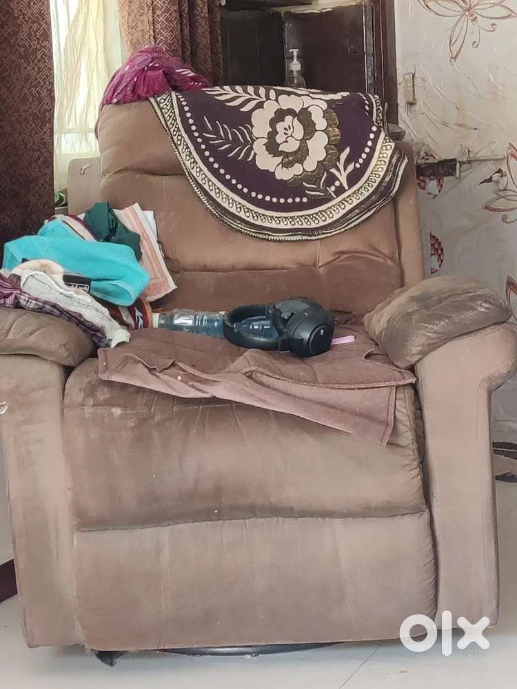 Revolving chair