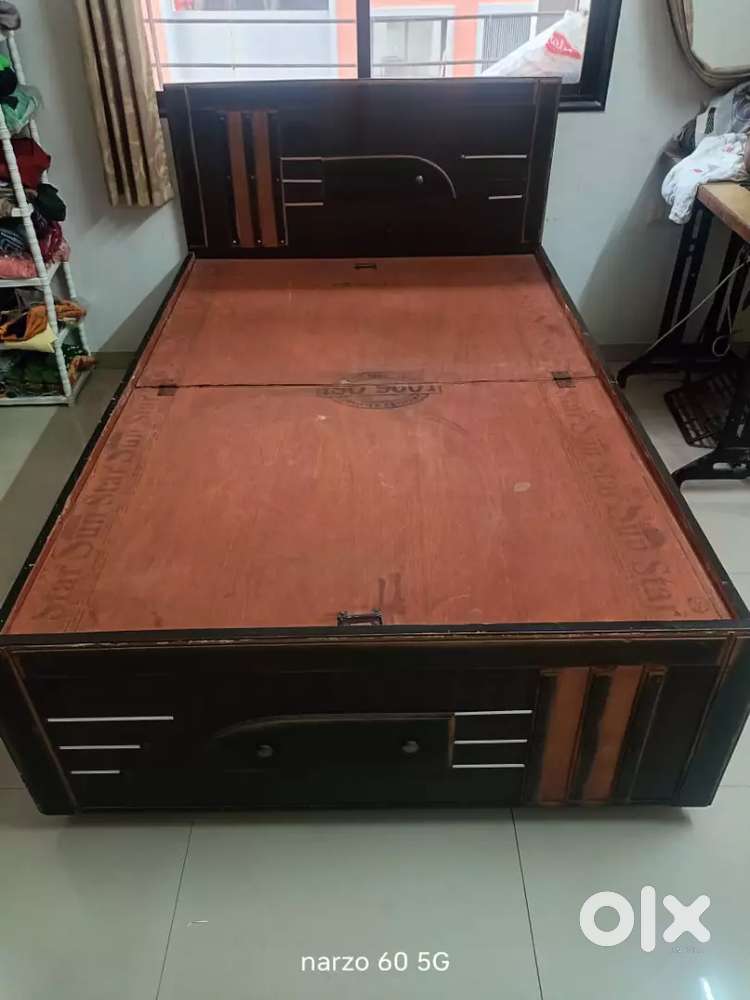 3*5 ft foldable Bed