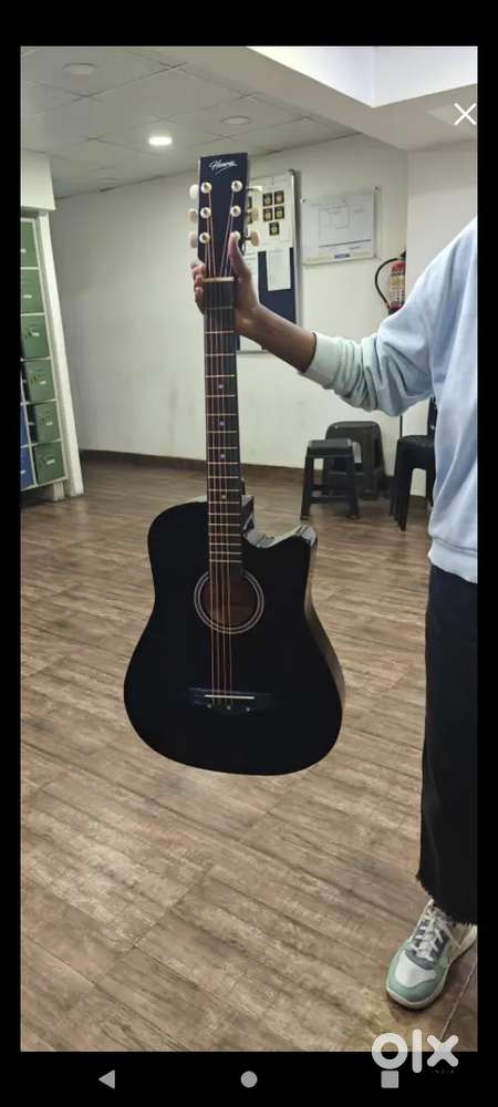 BLACK GUITAR