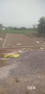 On road men to back pilot