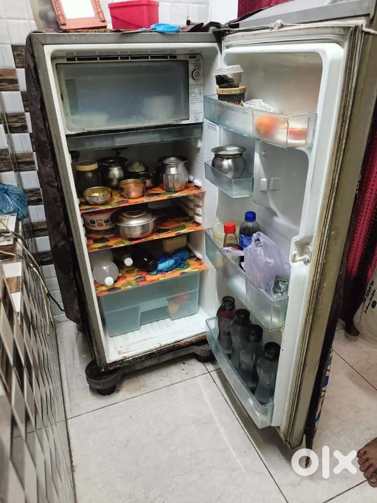 SAMSUNG REFRIGERATOR