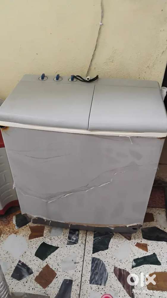 Godrej 5 KG Twin Tub Washing Machine – Excellent Condition! Rs. 4200.