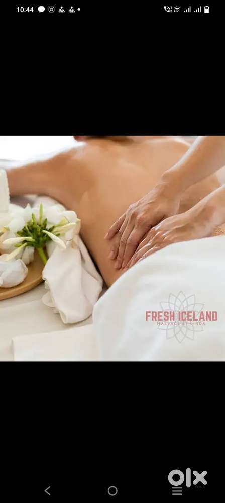 Massage specialist couple