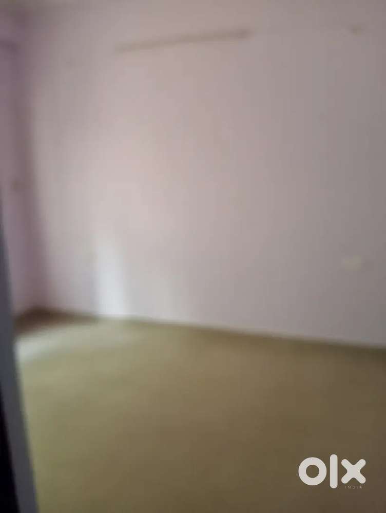 Gomtinagar mai patrakaar puram chauraha mai ground floor ki.