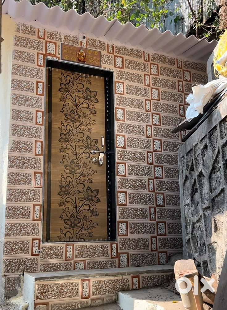 Malad east , Tanaji nagar . Chawl room .. 20k deposit/ rent 5200/-