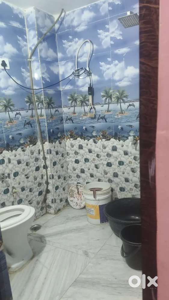 मेरा मकान 3  फ्लोर है उसमें दो कमरे ,किचन 2 लेट ,एक बाथरूम हे