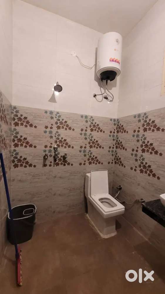 Cheap rate ,7 marla triple story kothi North West Sec 35 chd posh area