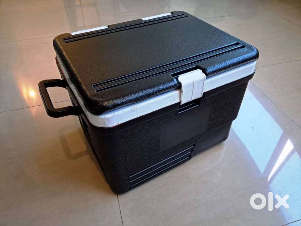 Insulated Chiller Ice Box Cooler 25 Litres (Black)