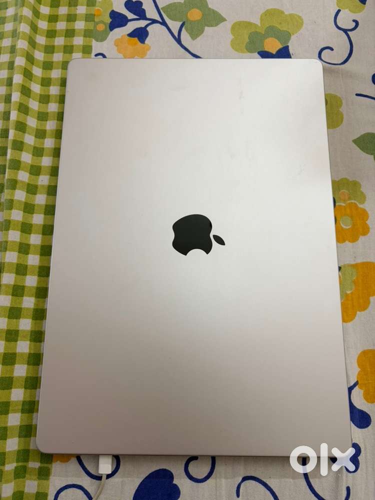 Apple MacBook M1 Pro 16 inch - 16gb  1 TB ssd