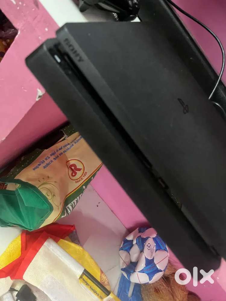 PS4 slim console(1TB)