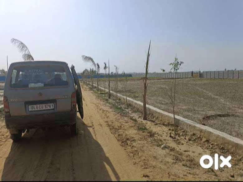 मंझवाली हाईवे से 700 मीटर की दुरी पर प्लॉट्स(ग्रेटर फरीदाबाद मे)