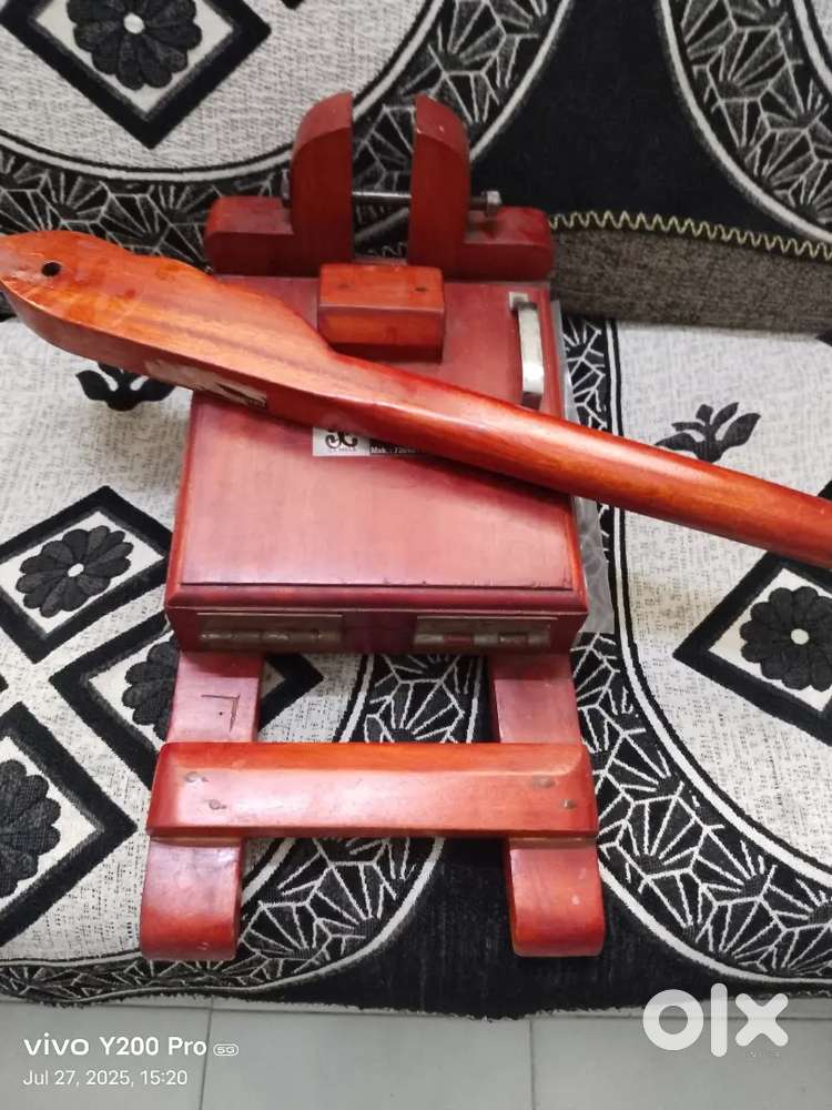 Manual wooden chapati/roti maker