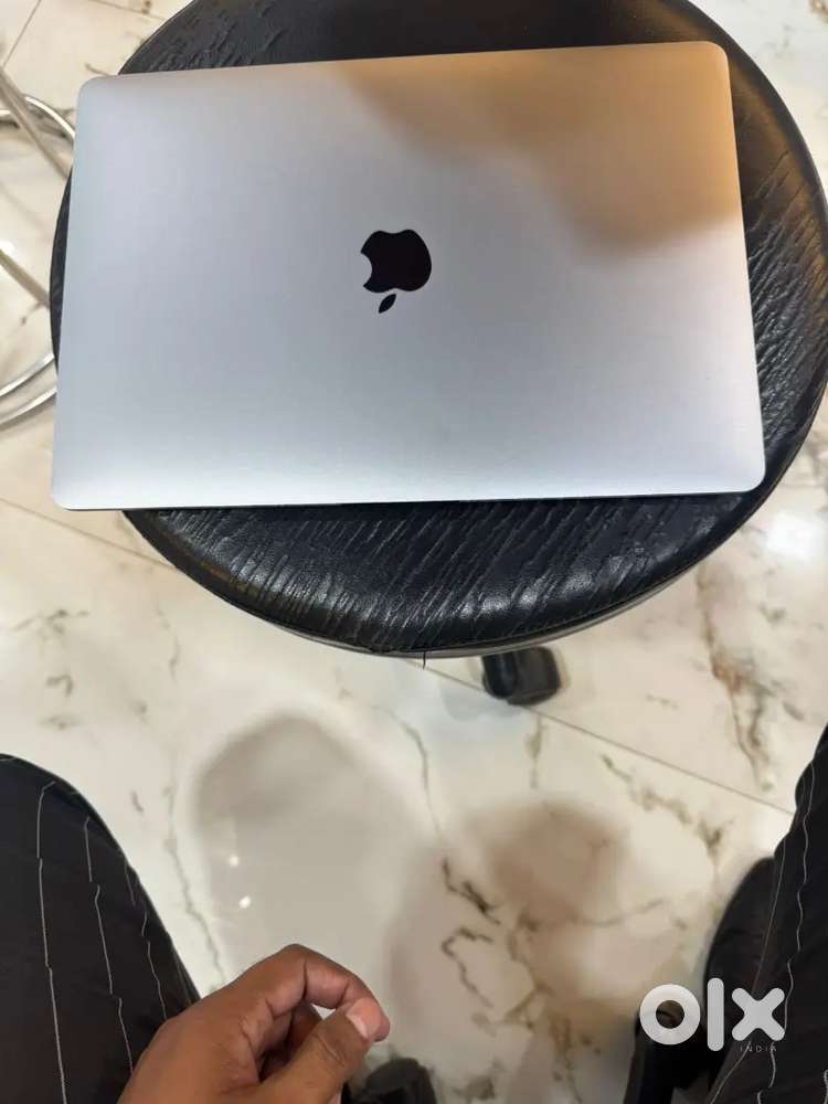 Macbook m1 air 13 inch good condition