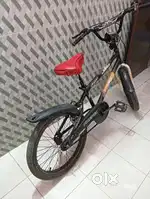 Kids cycle very good condition it's suitable 8 to 10years old kids