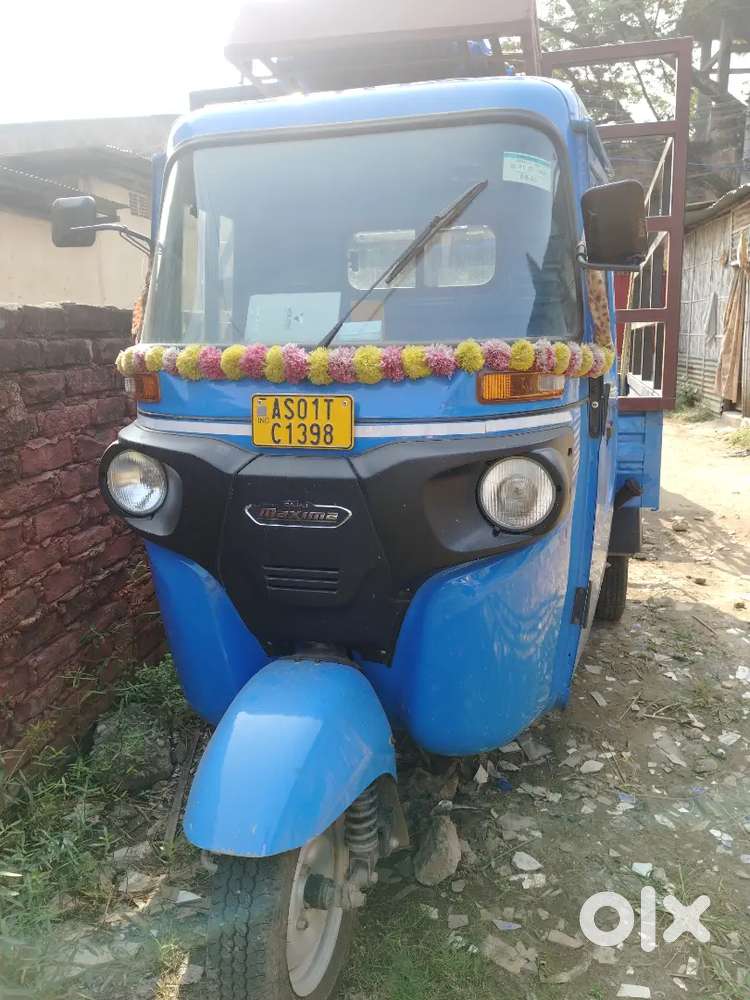 Driver lage bajaj cargo solabo loi
