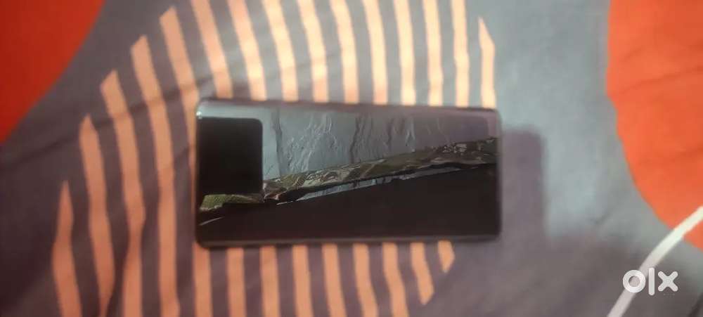 Vivo v30 8gb 128gb bilkul safe or new jaisa phone rakha hai