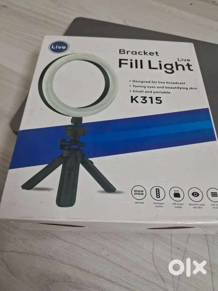 Bracket live fill light