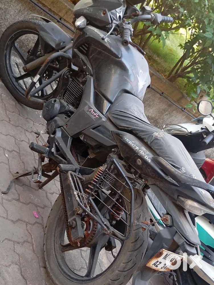 Scrap hai , Sparplug baar bar shot hota hai..Gaadi is in non working