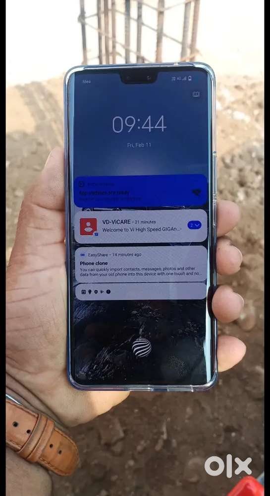 Vivo v23 pro 8 GB Ram 128 GB storage.