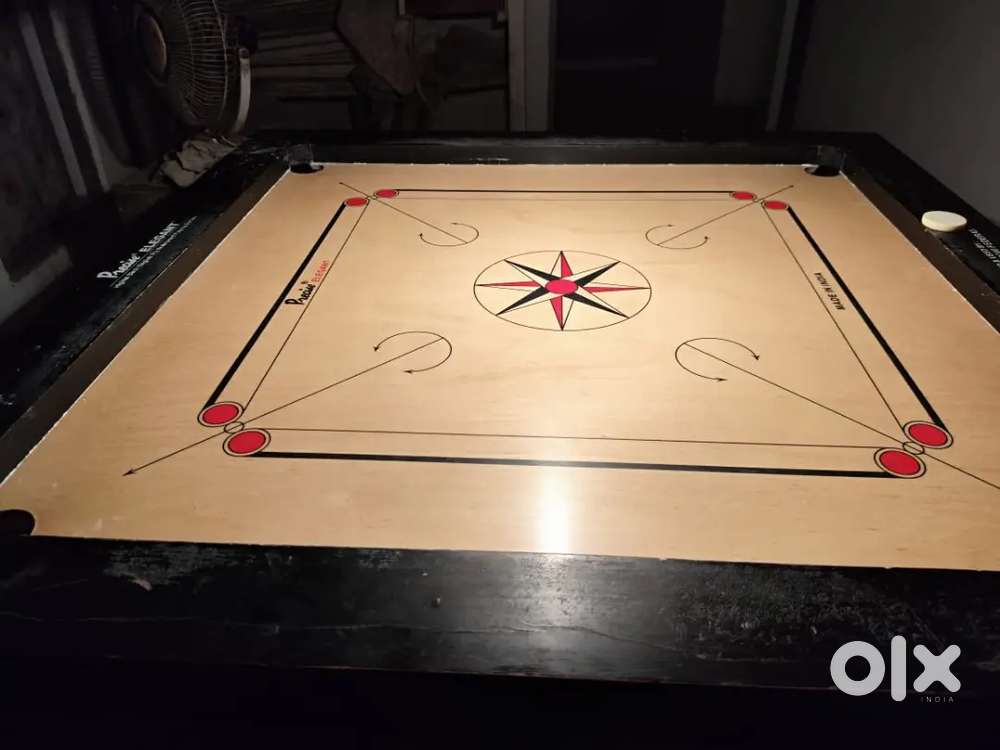 Carrom board