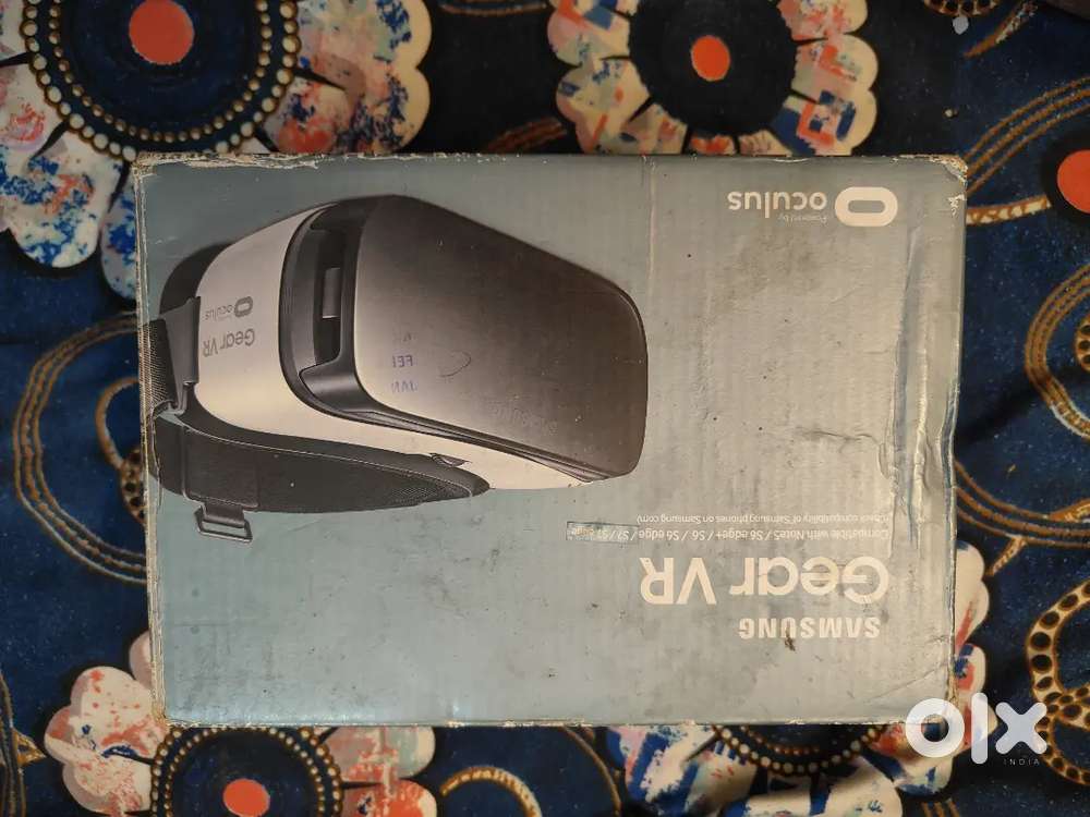 Samsung Gear VR Headset (Original Box & Excellent Condition)