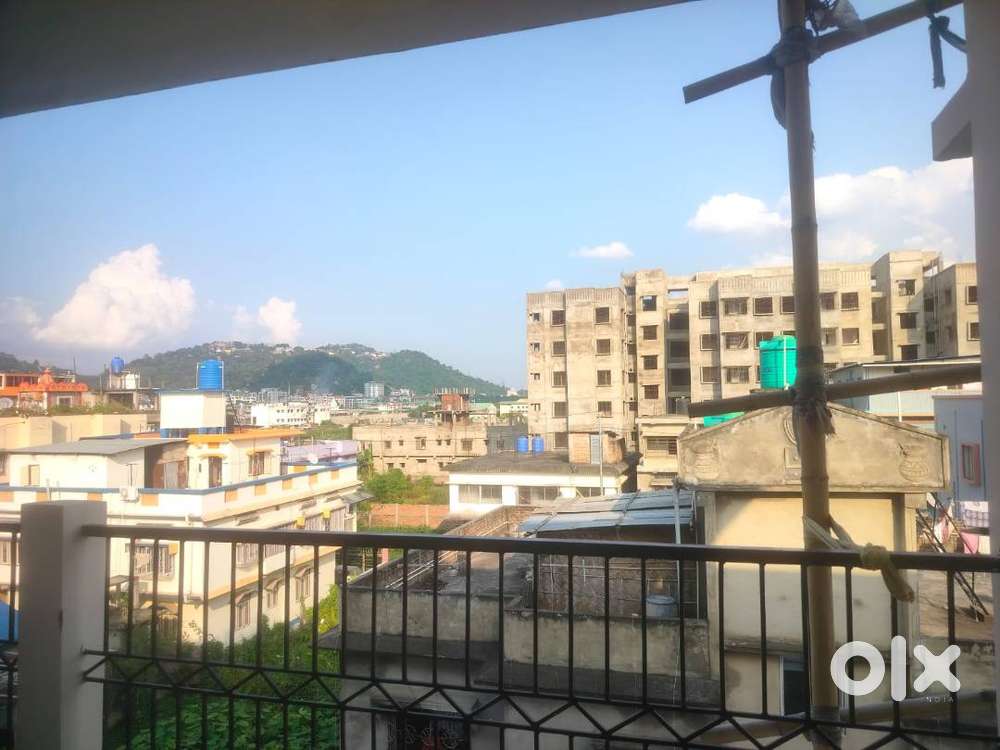 READY TO MOVE IN 2BHK FLATS  FOR  SALE  IN  BG COLONY , JALUKBARI