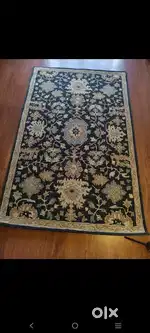 New and packed hand tufted carpets made in wool and viscose