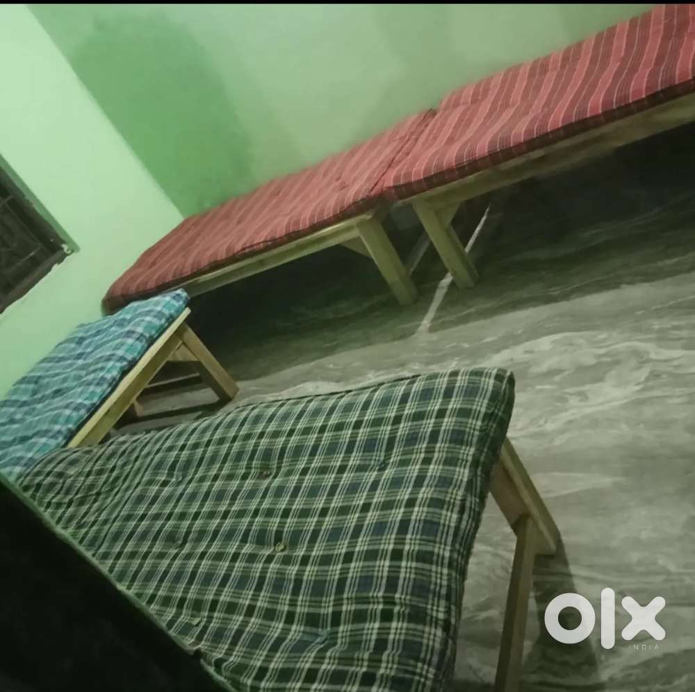 Ladies Hostel providing bed and Fooding facility