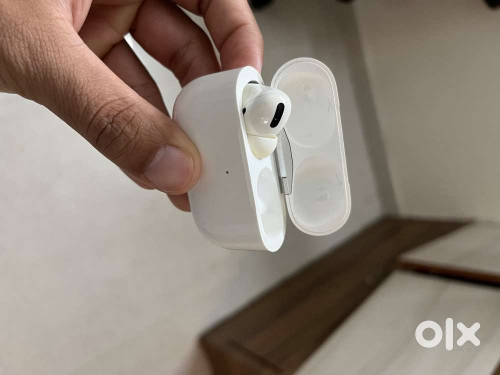 AirPods Pro - 1st gen, right bud missing