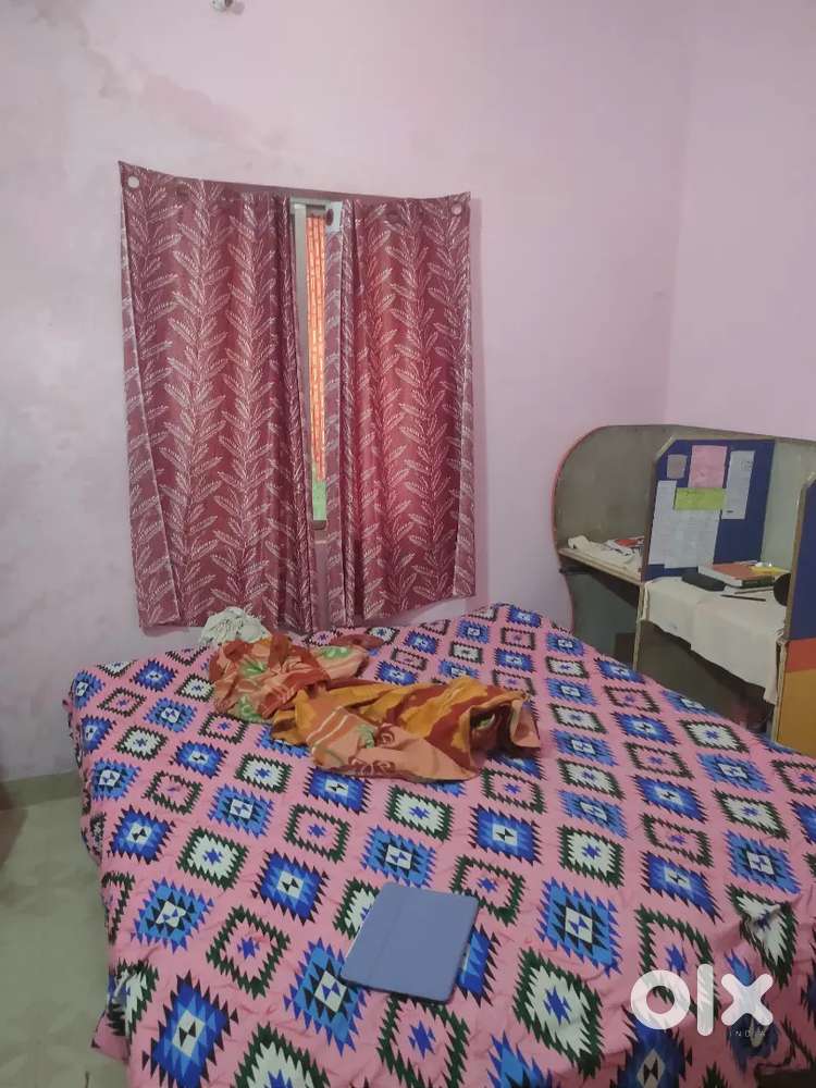 1rk flat with seprate kitchen bathroom only for girls and family