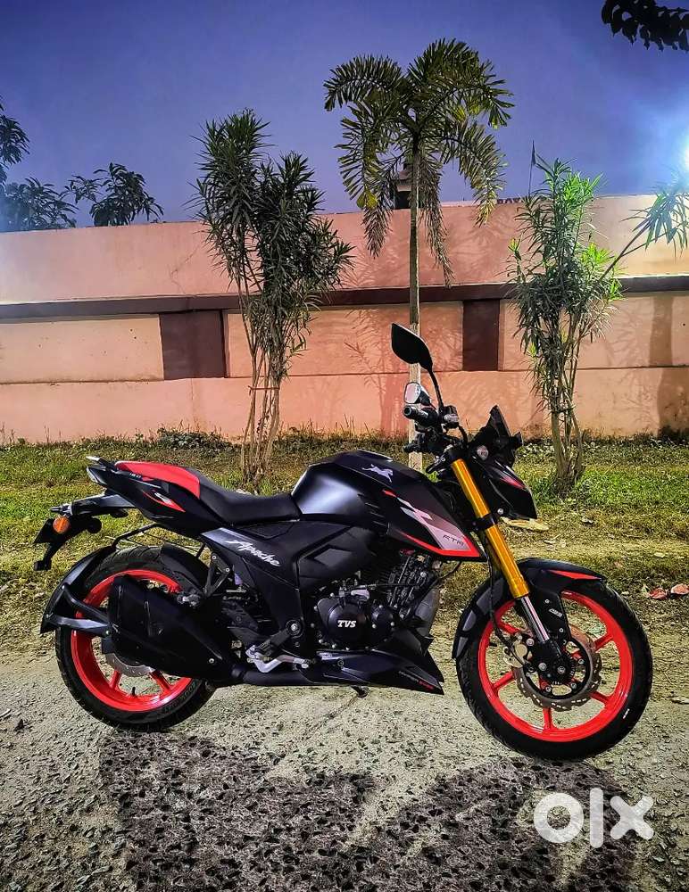 Only 6 months old RTR 160 4v.