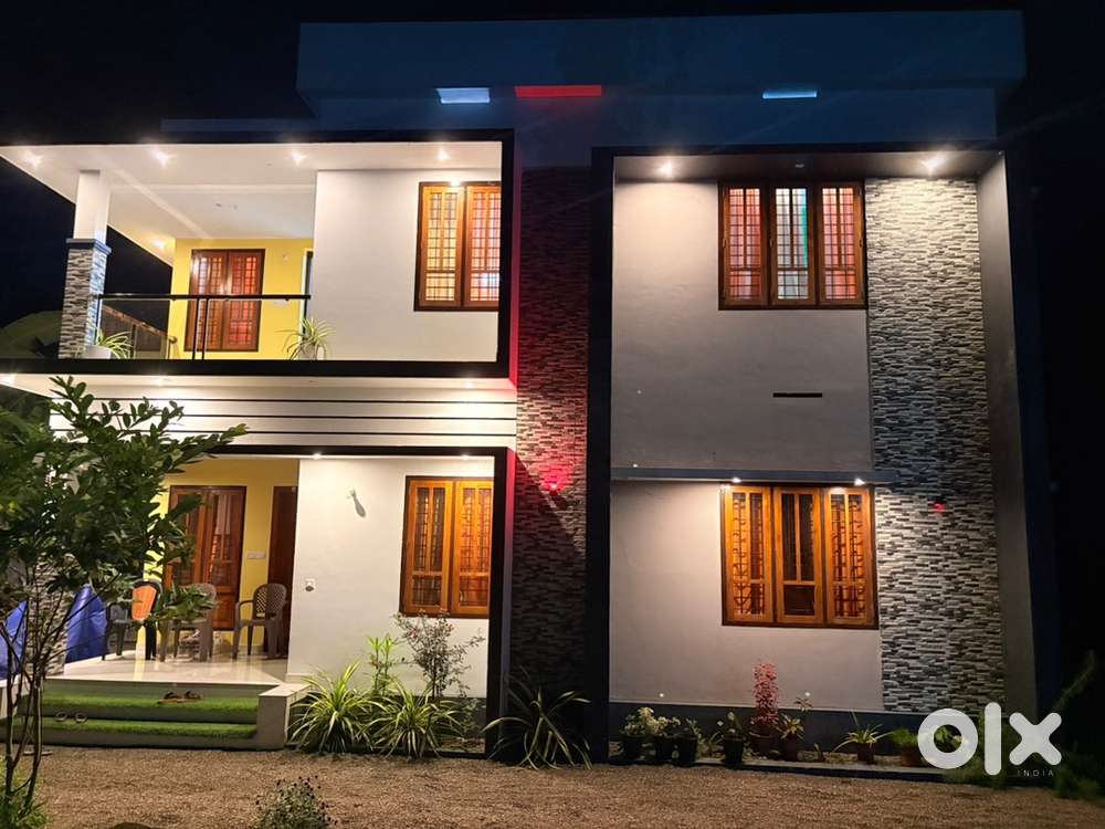 8 cent plot with 1360 sqft house ,3 bed rooms,3 bathrooms