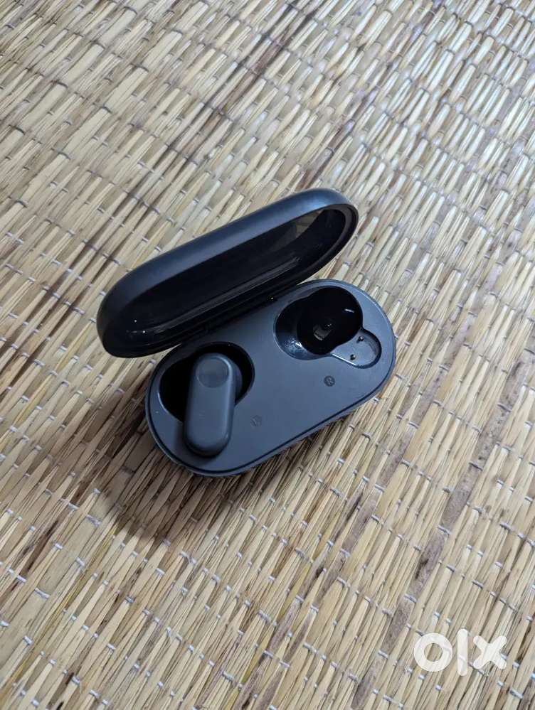 TWS Earbuds - Oneplus Case and left bud