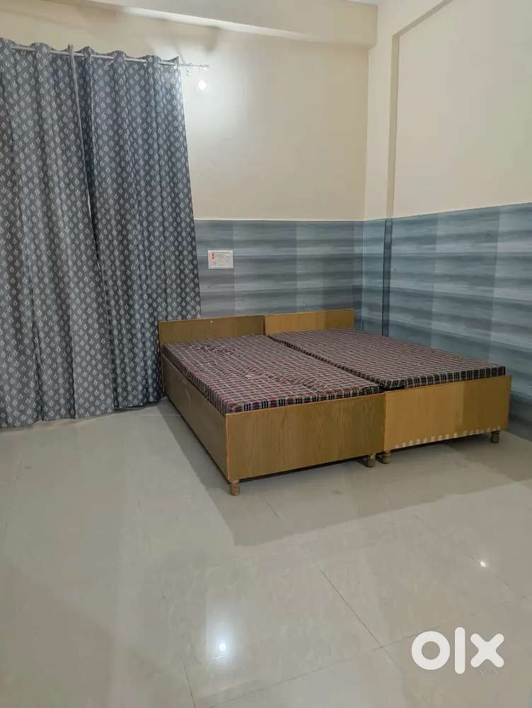 1 RK with Car parking Well Furnished sector 45