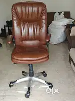 Hi Quality Office chair with cushion and  wheels