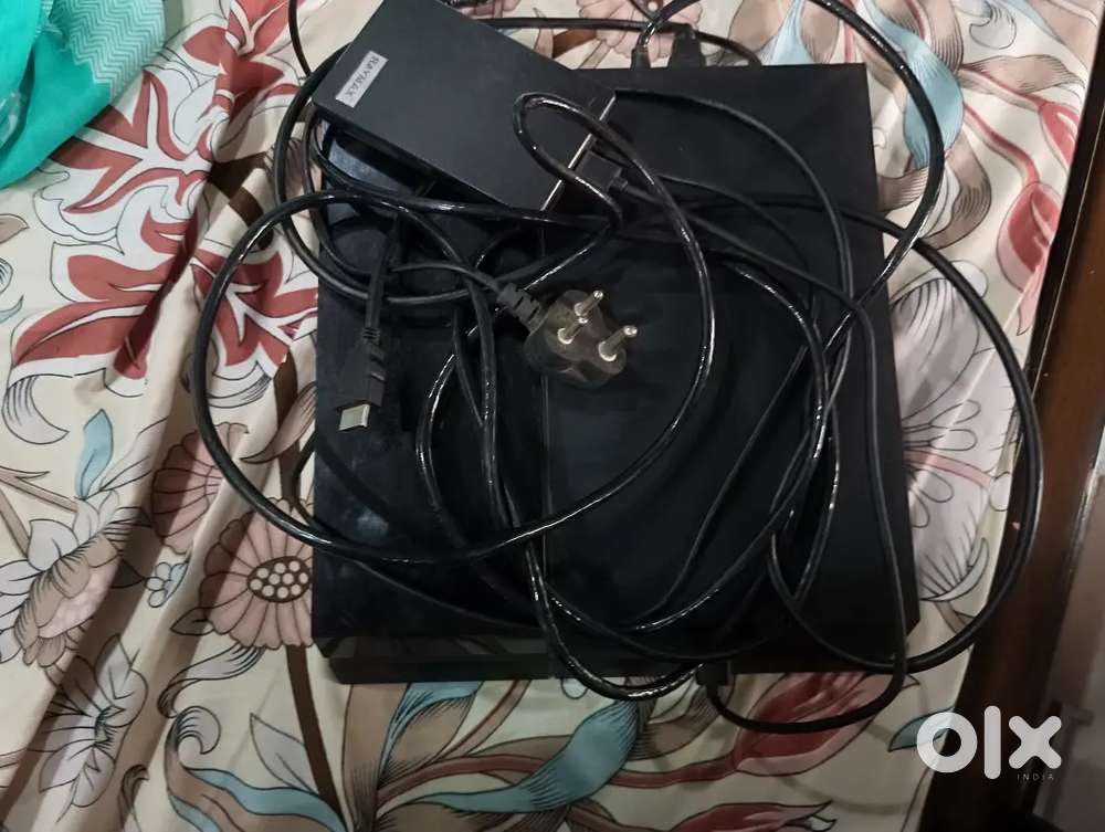 Ps 4  with two remote