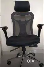 Office chair / chair