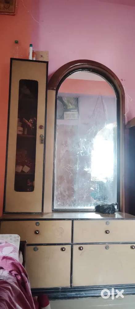 Mordarn dressing table, fully new condition