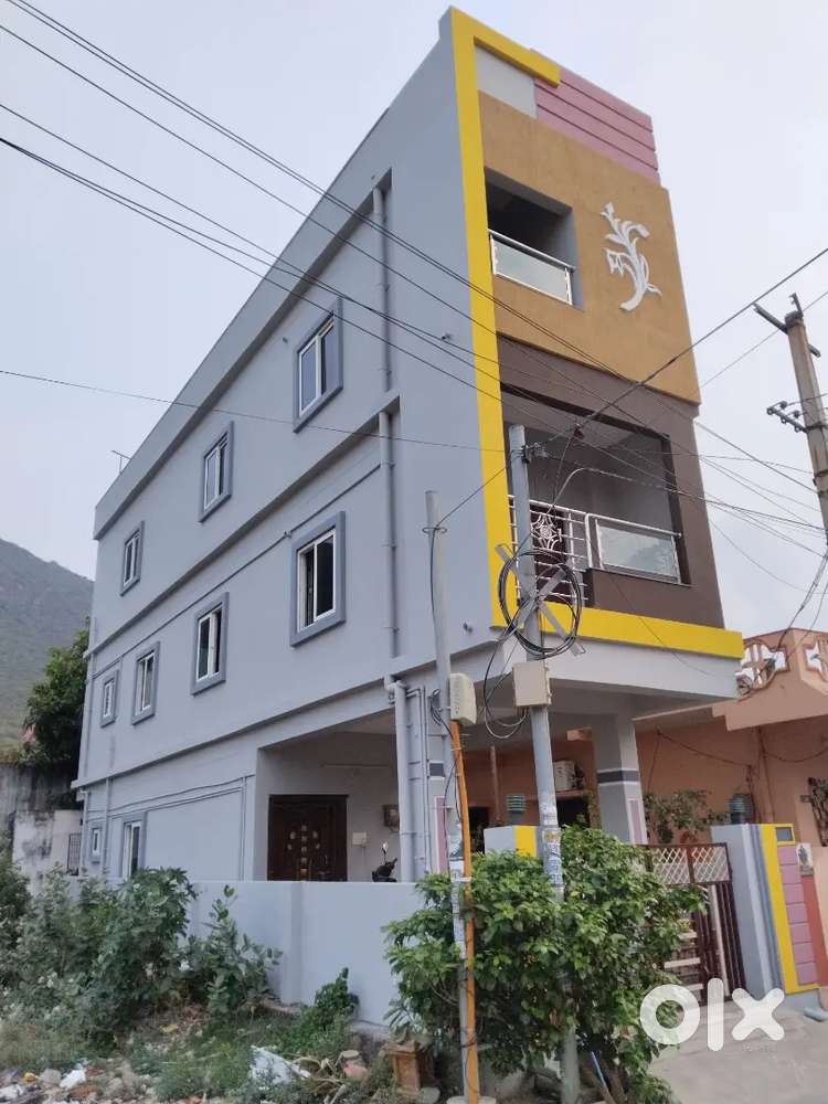 75 square yards own duplex house north facing for sale with car parkin