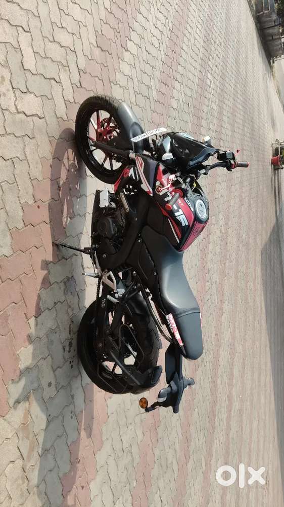 Ymha mt15 Gadi full condition me hai