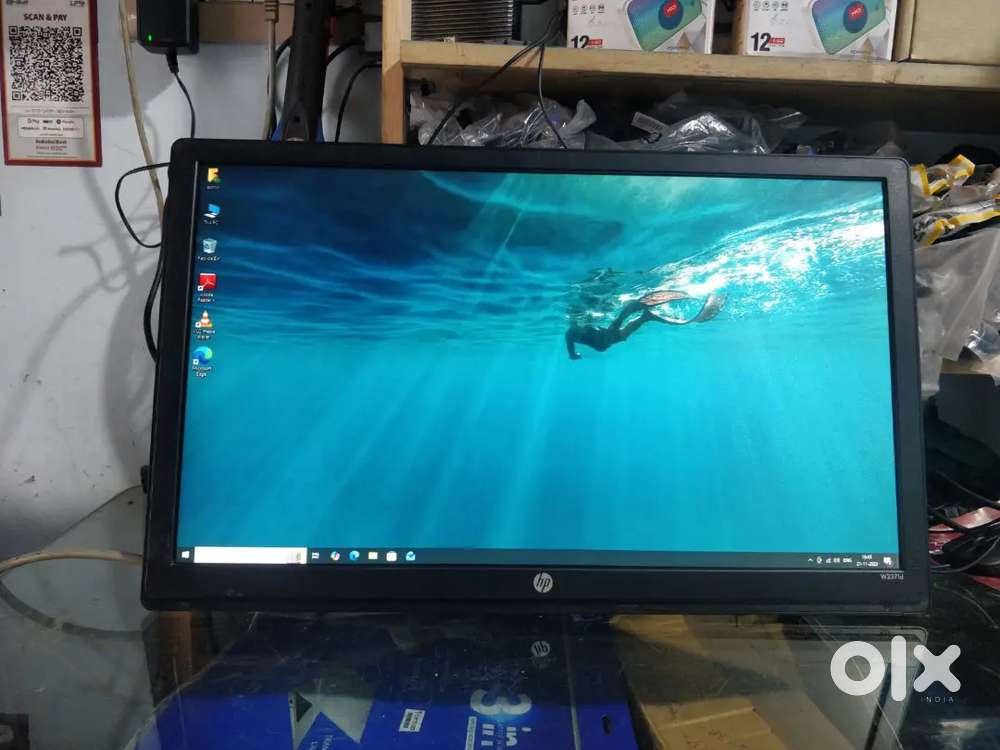 Hp 23 inch LCD monitor in good working condition light scratches