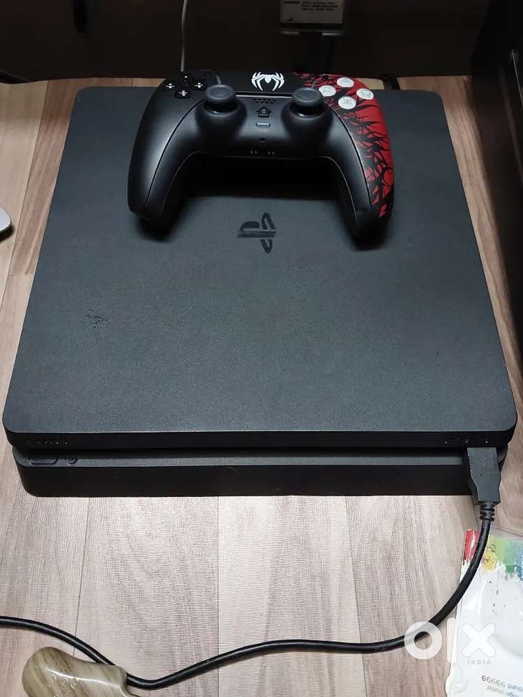 SONY PS4 (1TB)