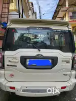 Signal hand family driven car s10