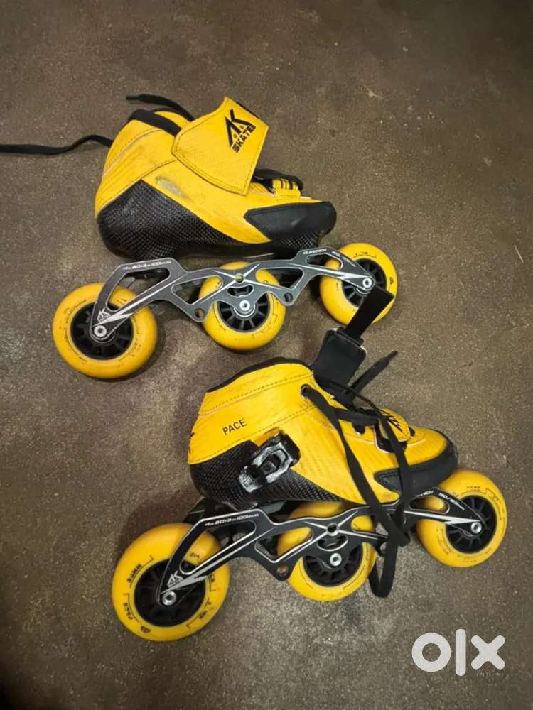Inline skating professional shoee