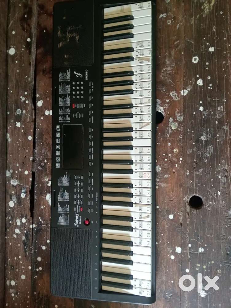 61 Keys PianoMultifunctional,with 88 different beats. With Mic.