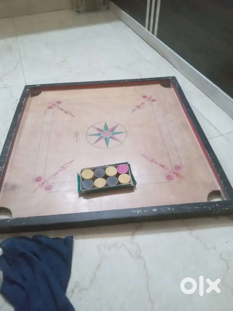 Carrom board
