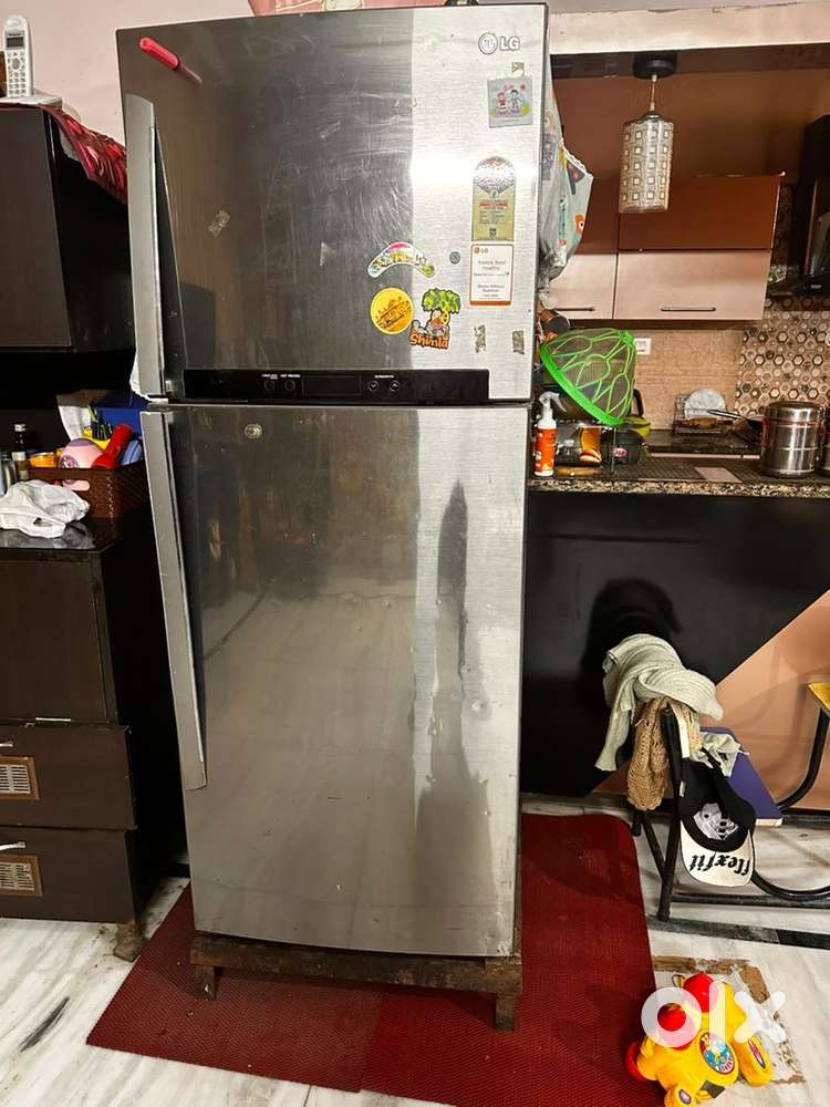 LG DOUBLE DOOR REFRIGERATOR SILVER