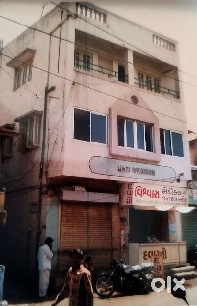 Main road touch svatantra makan vechavanu che