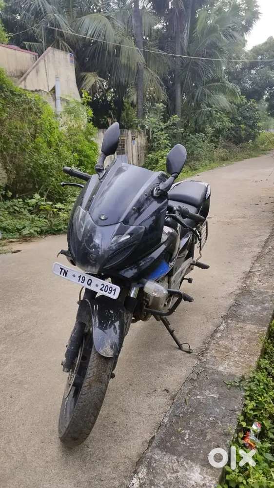 Pulsar 220 black with blue colour